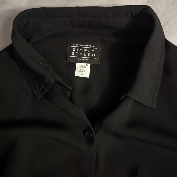 Black rayon button up - Picture 3 of 6